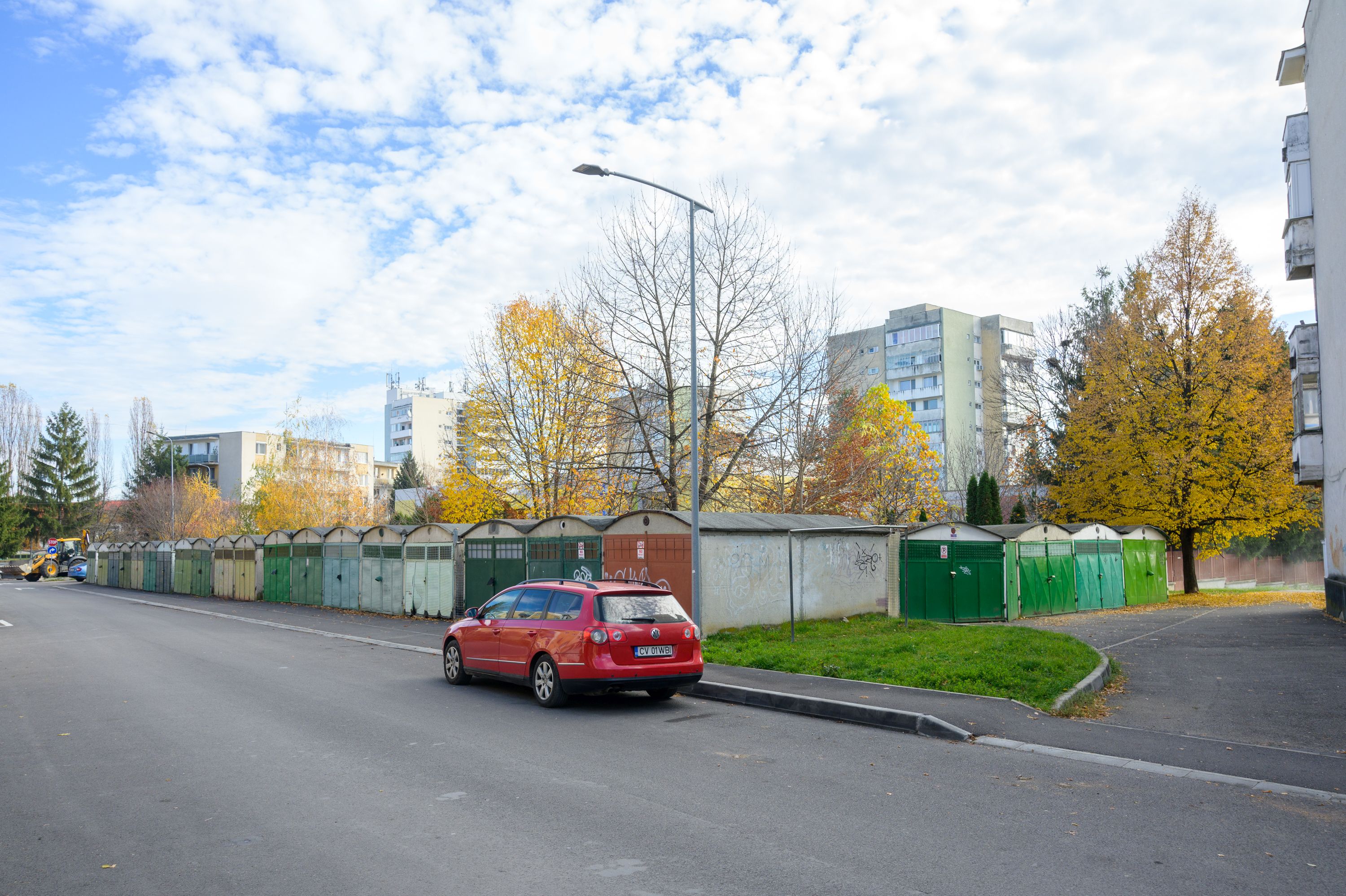 Primăria Sfântu Gheorghe a prelungit contractele pentru garaje și a majorat redevența