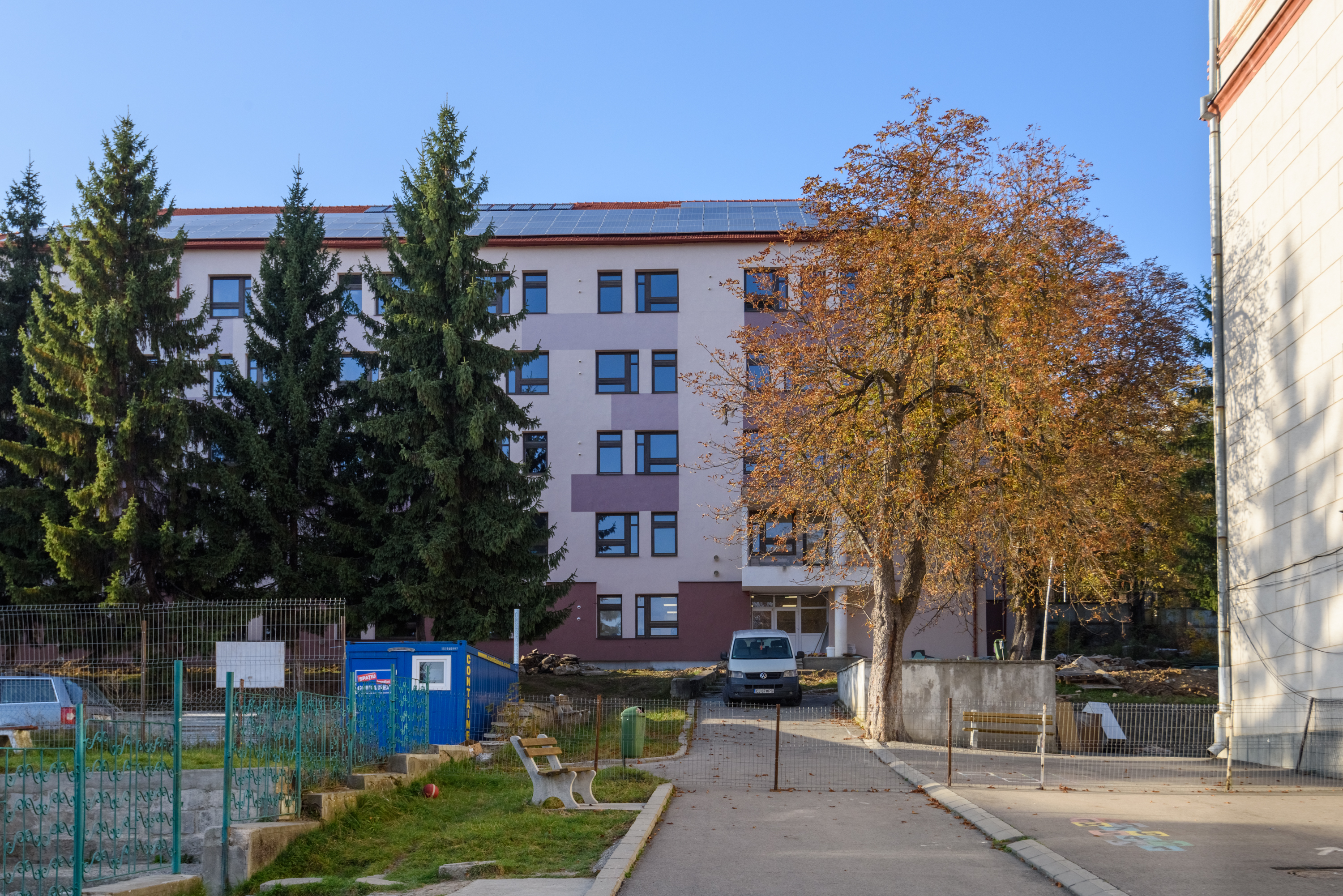 Primăria Sfântu Gheorghe a reziliat contractul pentru reabilitarea internatului şi a sălii de festivităţi de la Colegiul Naţional „Mihai Viteazul”