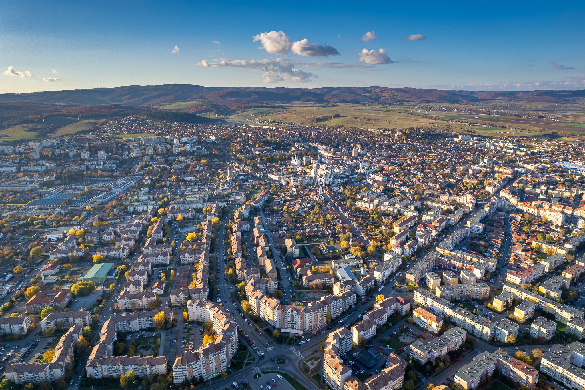 La Sfântu Gheorghe, impozitele pe locuinţe rămân şi anul viitor la nivelul minim permis de lege