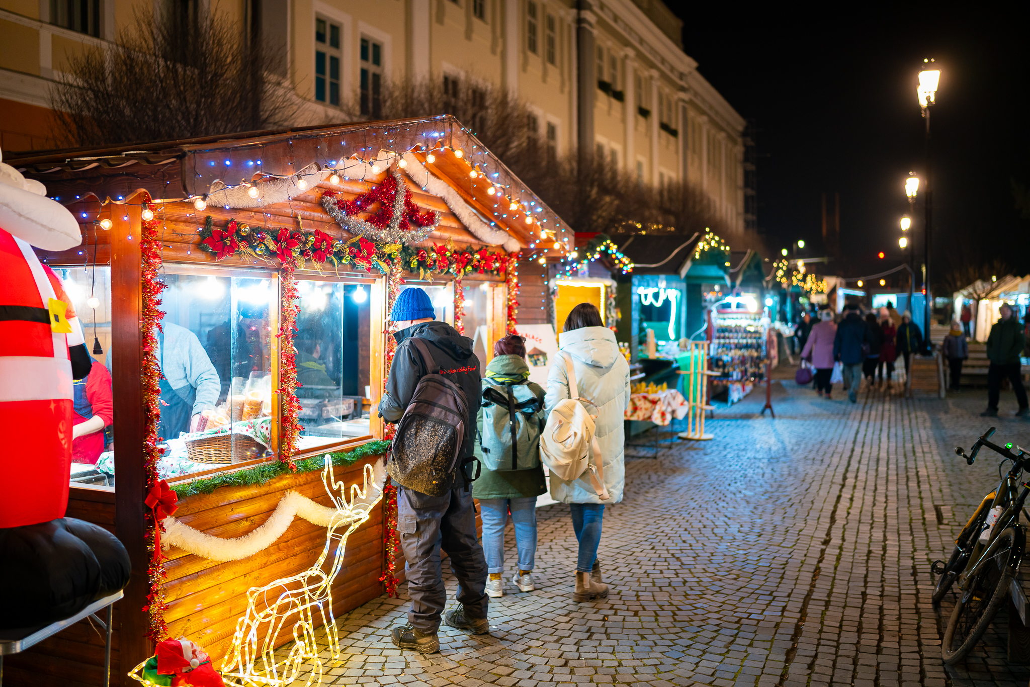 Sfântu Gheorghe intră în atmosfera sărbătorilor cu brad uriaș, o nouă coroană de Advent și Show Laser de Revelion