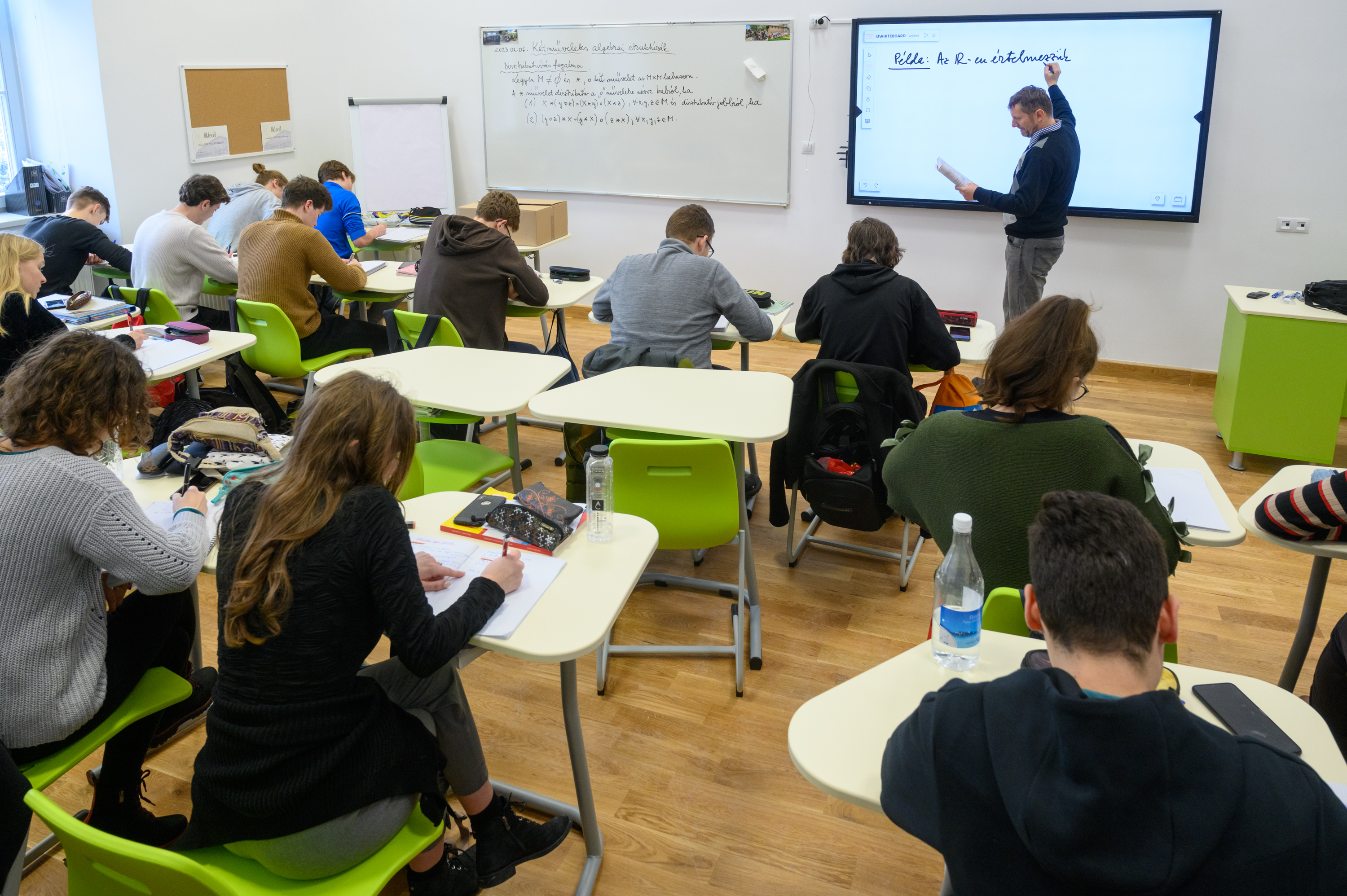 Săli de clasă renovate la Colegiul „Székely Mikó”