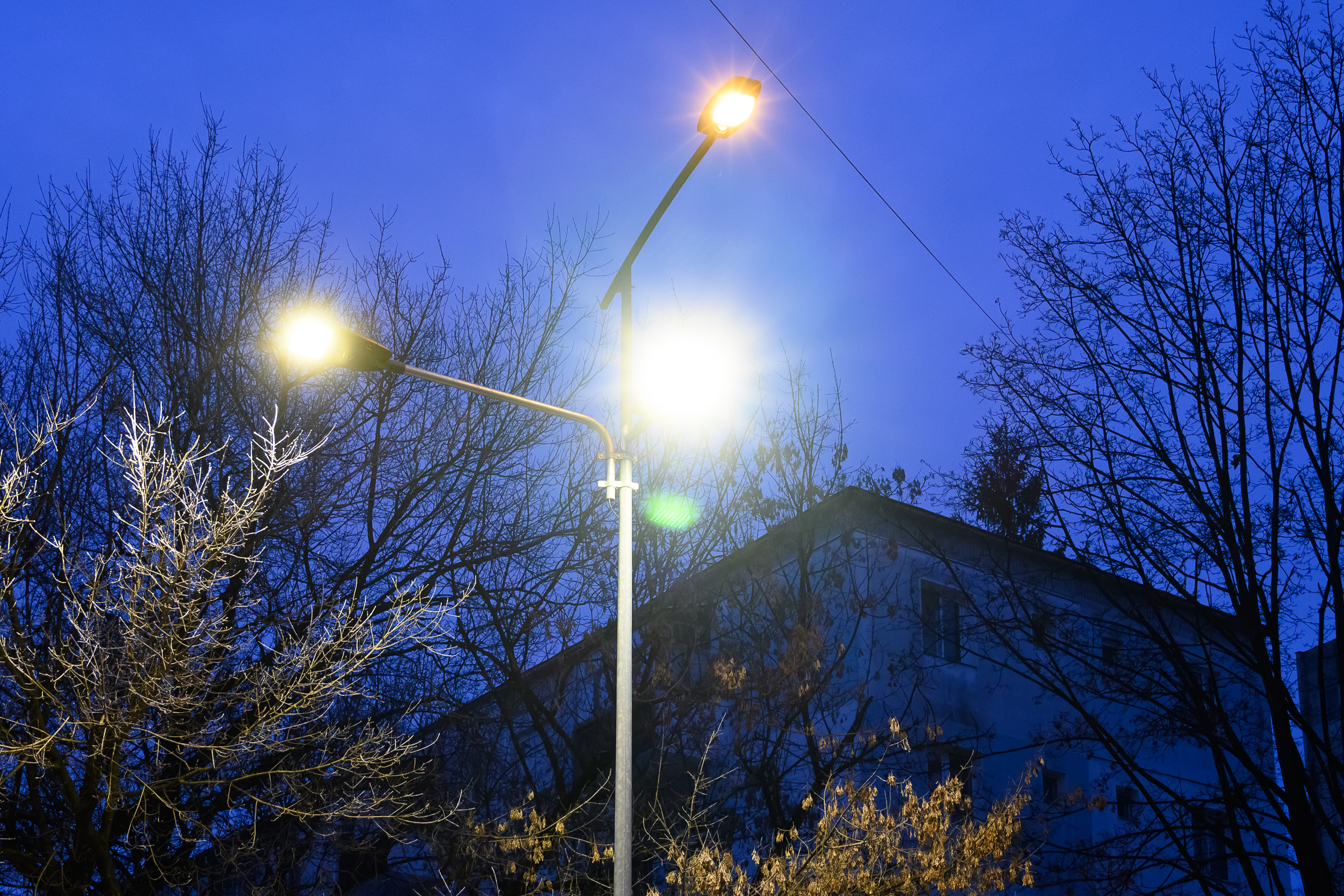 Continuă modernizarea rețelei de iluminat public și de trotuare în Sfântu Gheorghe