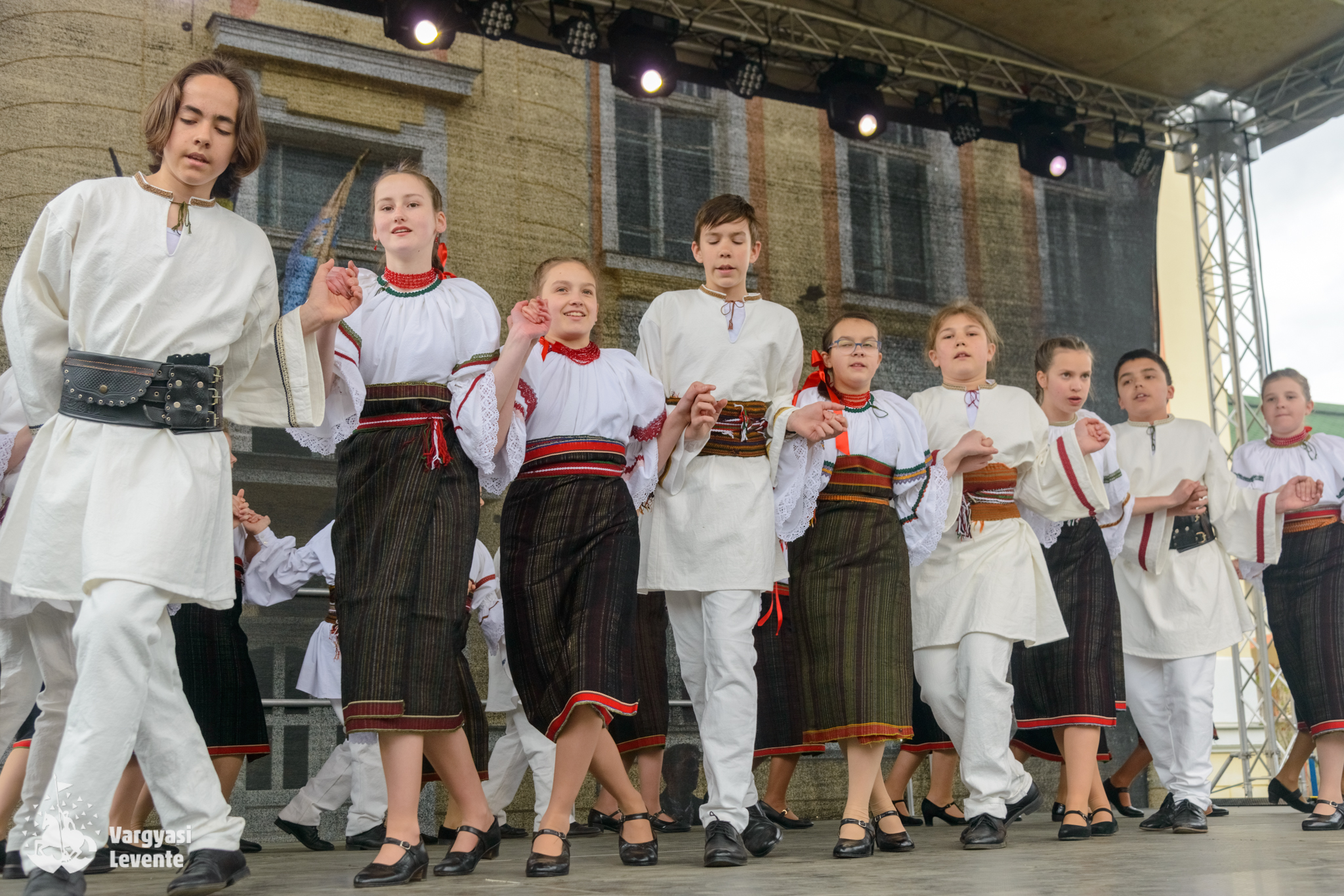 Scena Comunităţii: Înscrieri pentru grupuri de copii şi tineret cu programe artistice