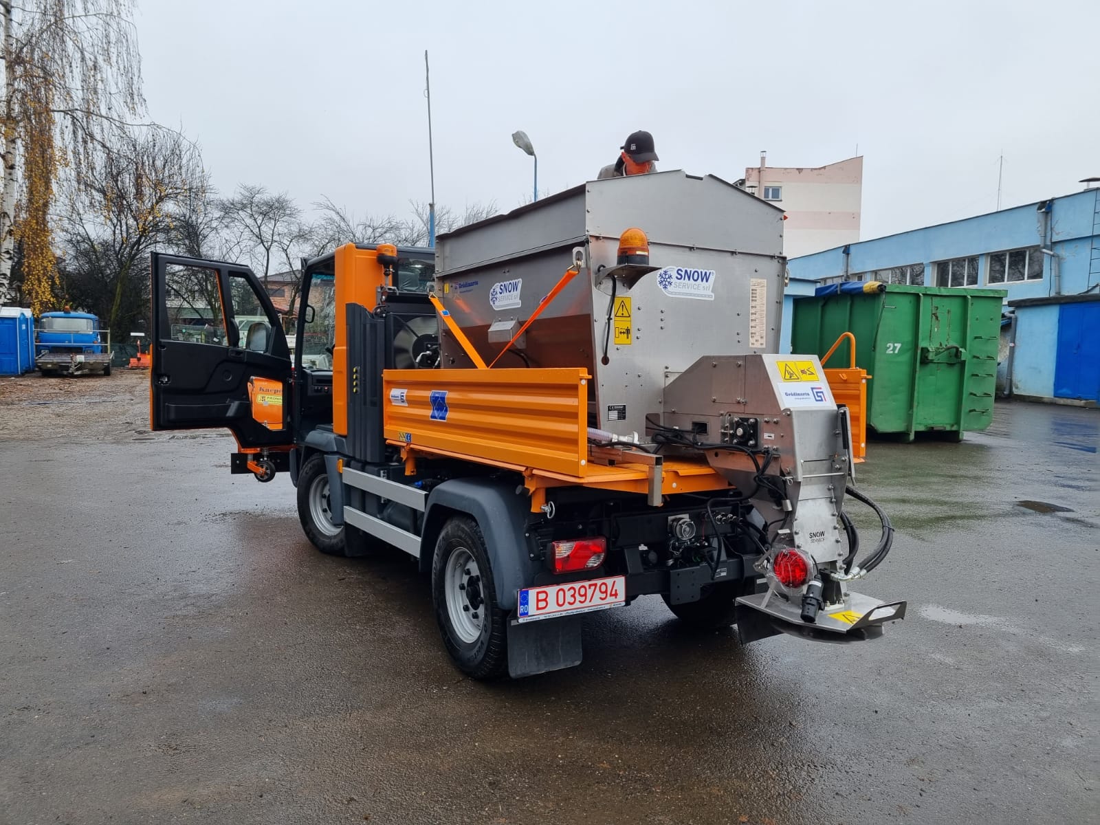 Primăria Sfântu Gheorghe a achiziţionat două utilaje noi multifuncţionale